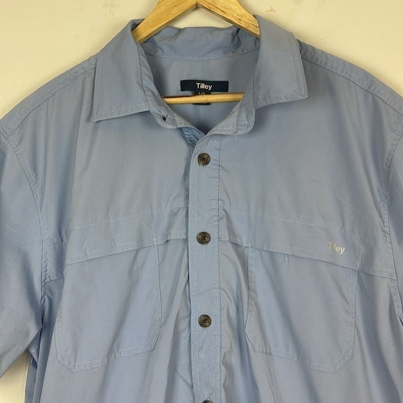 Tilley Blue button down casual lightweight shirt size large - Picture 2 of 9